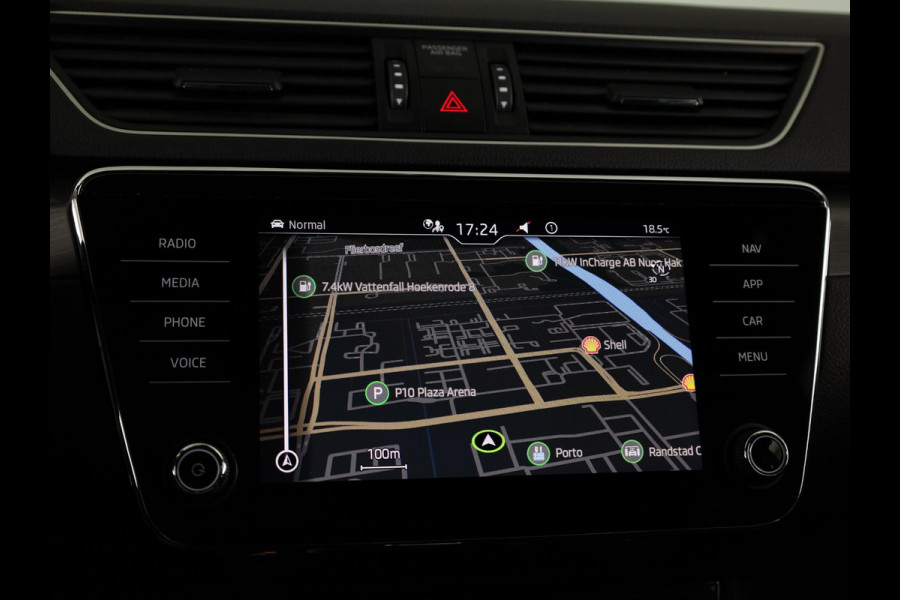 Škoda Superb 1.4 TSI iV Style 218 pk Automaat (DSG) | Navigatie | Parkeersensoren (Park assist) | Achteruitrijcamera | Standkachel | Stoelverwarming |