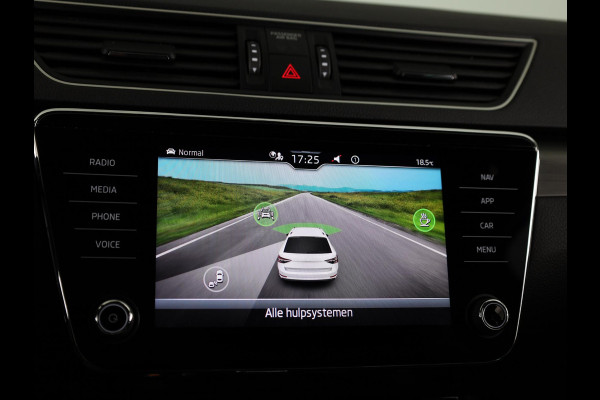 Škoda Superb 1.4 TSI iV Style 218 pk Automaat (DSG) | Navigatie | Parkeersensoren (Park assist) | Achteruitrijcamera | Standkachel | Stoelverwarming |