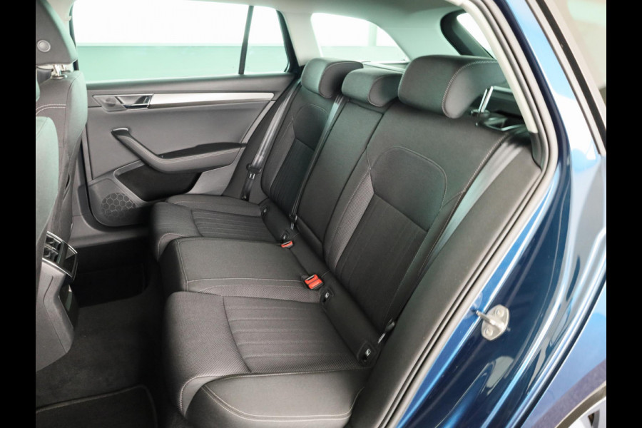 Škoda Superb 1.4 TSI iV Style 218 pk Automaat (DSG) | Navigatie | Parkeersensoren (Park assist) | Achteruitrijcamera | Standkachel | Stoelverwarming |