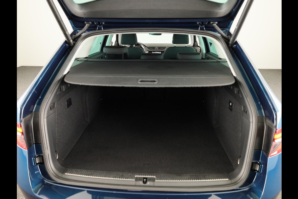 Škoda Superb 1.4 TSI iV Style 218 pk Automaat (DSG) | Navigatie | Parkeersensoren (Park assist) | Achteruitrijcamera | Standkachel | Stoelverwarming |