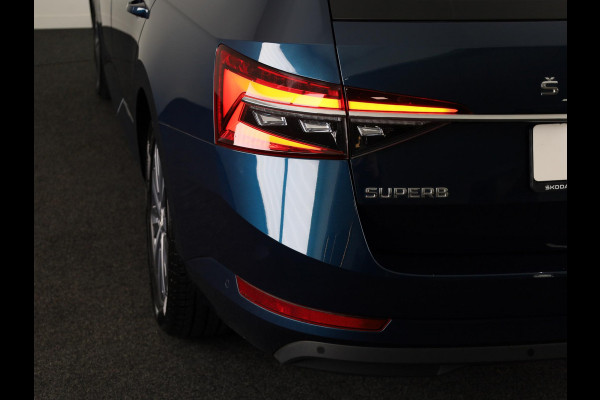 Škoda Superb 1.4 TSI iV Style 218 pk Automaat (DSG) | Navigatie | Parkeersensoren (Park assist) | Achteruitrijcamera | Standkachel | Stoelverwarming |