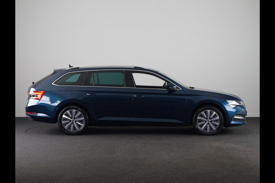 Škoda Superb 1.4 TSI iV Style 218 pk Automaat (DSG) | Navigatie | Parkeersensoren (Park assist) | Achteruitrijcamera | Standkachel | Stoelverwarming |
