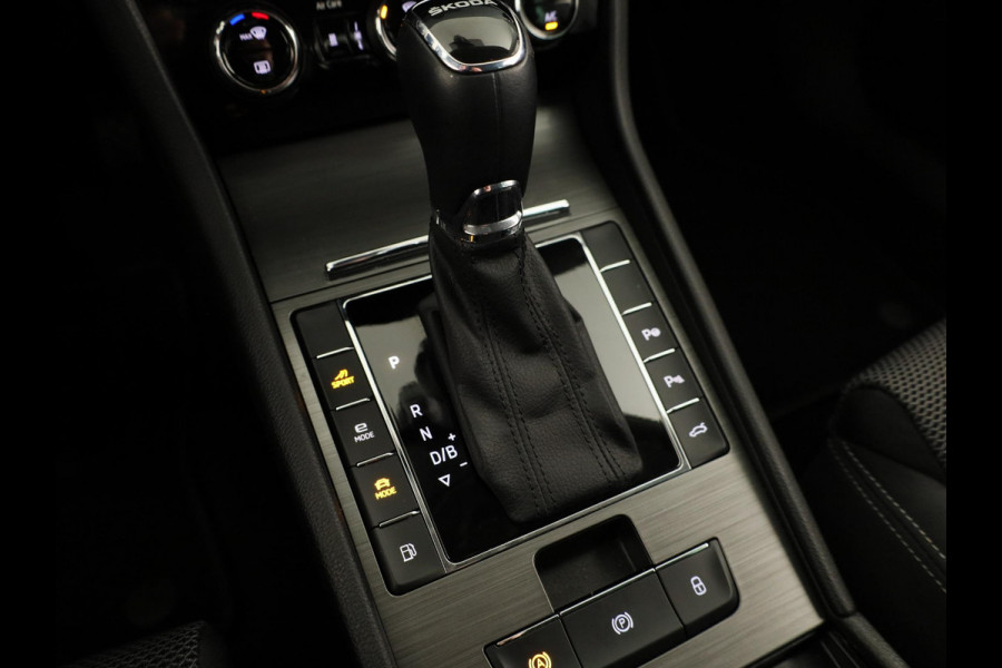 Škoda Superb 1.4 TSI iV Style 218 pk Automaat (DSG) | Navigatie | Parkeersensoren (Park assist) | Achteruitrijcamera | Standkachel | Stoelverwarming |