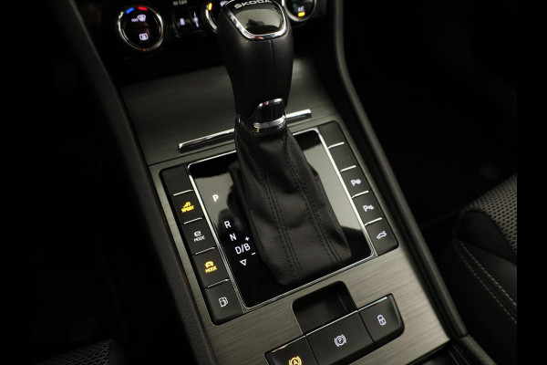 Škoda Superb 1.4 TSI iV Style 218 pk Automaat (DSG) | Navigatie | Parkeersensoren (Park assist) | Achteruitrijcamera | Standkachel | Stoelverwarming |