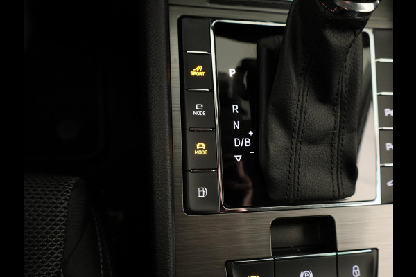 Škoda Superb 1.4 TSI iV Style 218 pk Automaat (DSG) | Navigatie | Parkeersensoren (Park assist) | Achteruitrijcamera | Standkachel | Stoelverwarming |