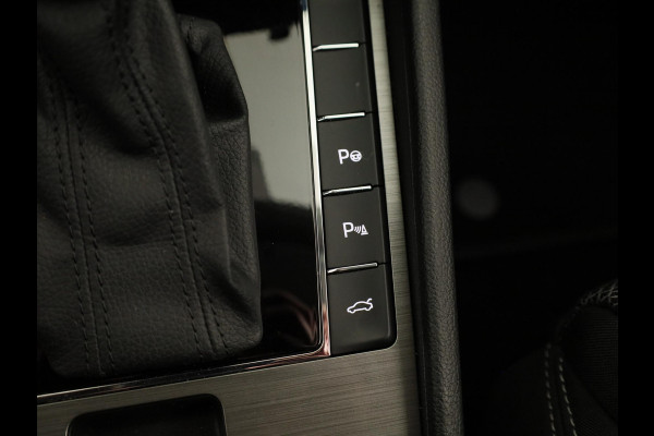Škoda Superb 1.4 TSI iV Style 218 pk Automaat (DSG) | Navigatie | Parkeersensoren (Park assist) | Achteruitrijcamera | Standkachel | Stoelverwarming |
