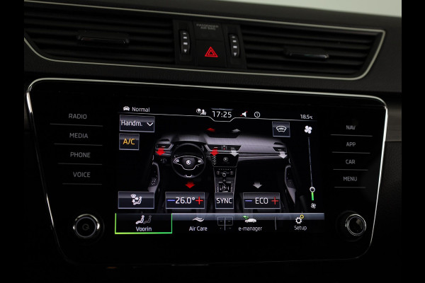 Škoda Superb 1.4 TSI iV Style 218 pk Automaat (DSG) | Navigatie | Parkeersensoren (Park assist) | Achteruitrijcamera | Standkachel | Stoelverwarming |