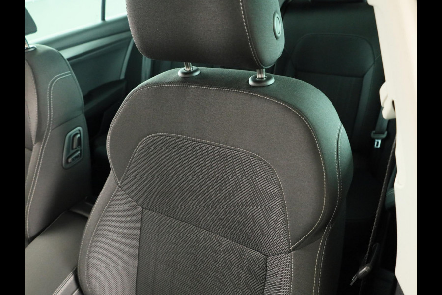 Škoda Superb 1.4 TSI iV Style 218 pk Automaat (DSG) | Navigatie | Parkeersensoren (Park assist) | Achteruitrijcamera | Standkachel | Stoelverwarming |