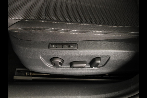 Škoda Superb 1.4 TSI iV Style 218 pk Automaat (DSG) | Navigatie | Parkeersensoren (Park assist) | Achteruitrijcamera | Standkachel | Stoelverwarming |