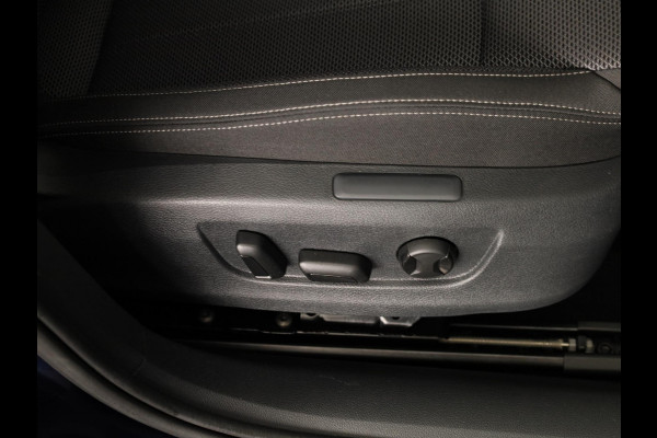 Škoda Superb 1.4 TSI iV Style 218 pk Automaat (DSG) | Navigatie | Parkeersensoren (Park assist) | Achteruitrijcamera | Standkachel | Stoelverwarming |