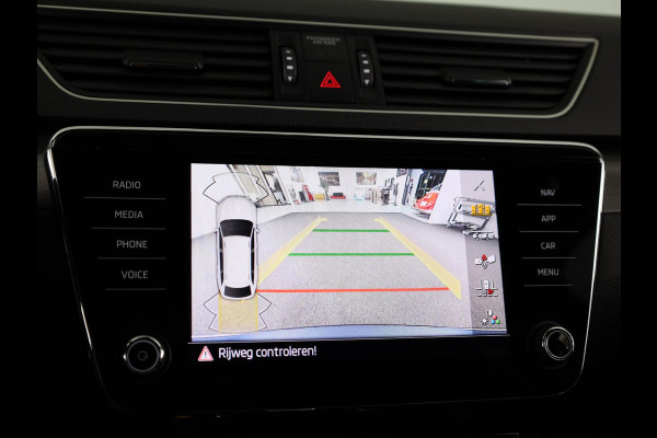 Škoda Superb 1.4 TSI iV Style 218 pk Automaat (DSG) | Navigatie | Parkeersensoren (Park assist) | Achteruitrijcamera | Standkachel | Stoelverwarming |