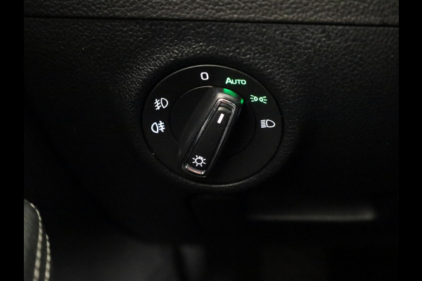 Škoda Superb 1.4 TSI iV Style 218 pk Automaat (DSG) | Navigatie | Parkeersensoren (Park assist) | Achteruitrijcamera | Standkachel | Stoelverwarming |