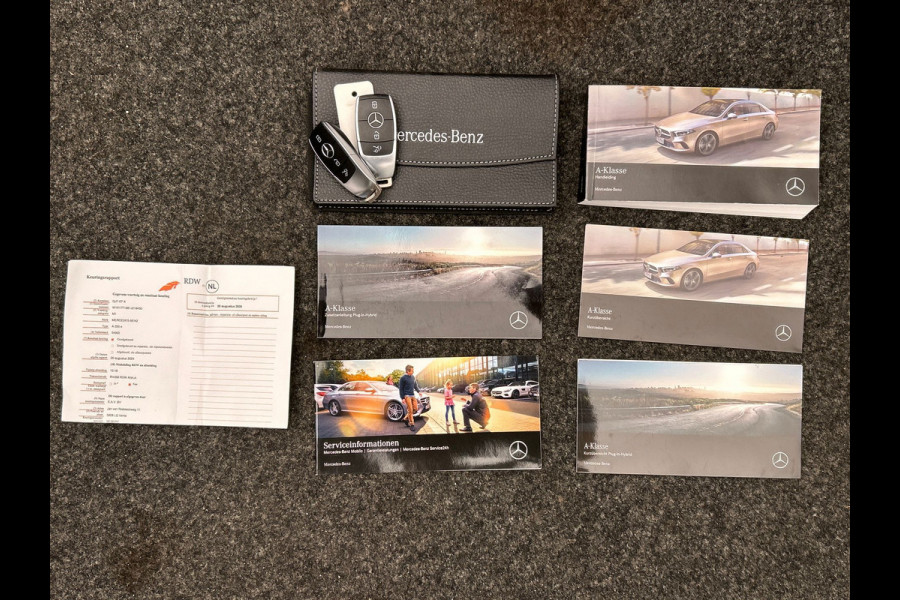 Mercedes-Benz A-Klasse 250 e AMG | Widescreen | Carplay Adaptive-cruise Panoramadak Stoelverwarming Camera Sfeerverlichting