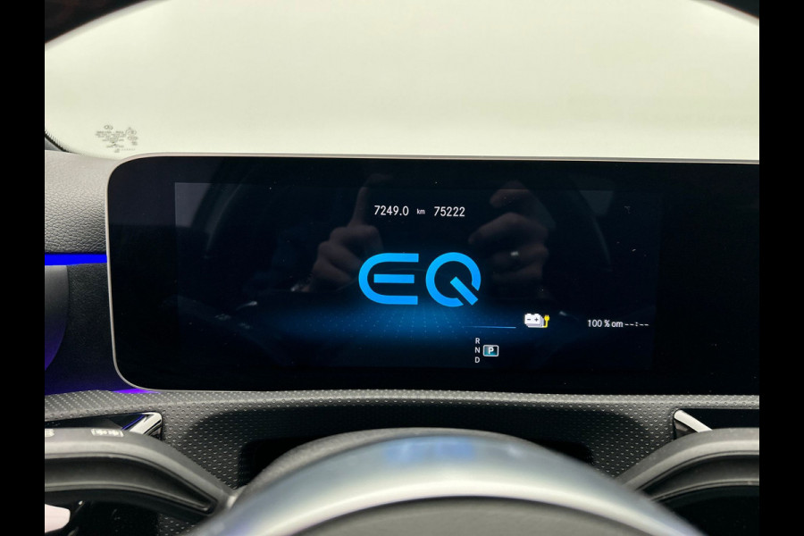 Mercedes-Benz A-Klasse 250 e AMG | Widescreen | Carplay Adaptive-cruise Panoramadak Stoelverwarming Camera Sfeerverlichting