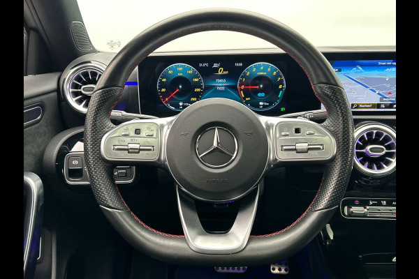 Mercedes-Benz A-Klasse 250 e AMG | Widescreen | Carplay Adaptive-cruise Panoramadak Stoelverwarming Camera Sfeerverlichting
