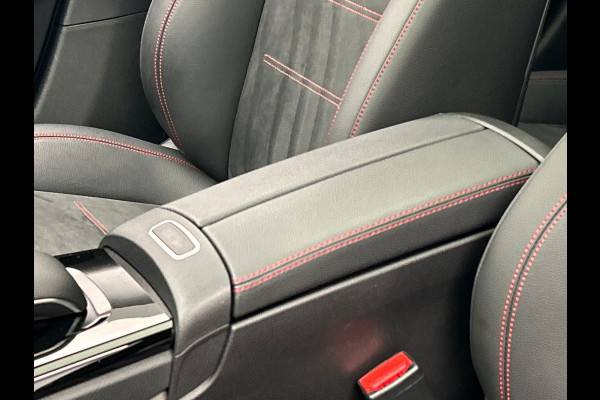 Mercedes-Benz A-Klasse 250 e AMG | Widescreen | Carplay Adaptive-cruise Panoramadak Stoelverwarming Camera Sfeerverlichting