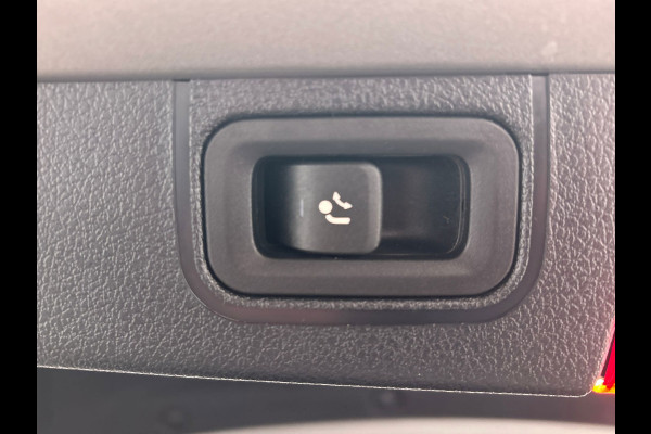 Mercedes-Benz A-Klasse 250 e AMG | Widescreen | Carplay Adaptive-cruise Panoramadak Stoelverwarming Camera Sfeerverlichting