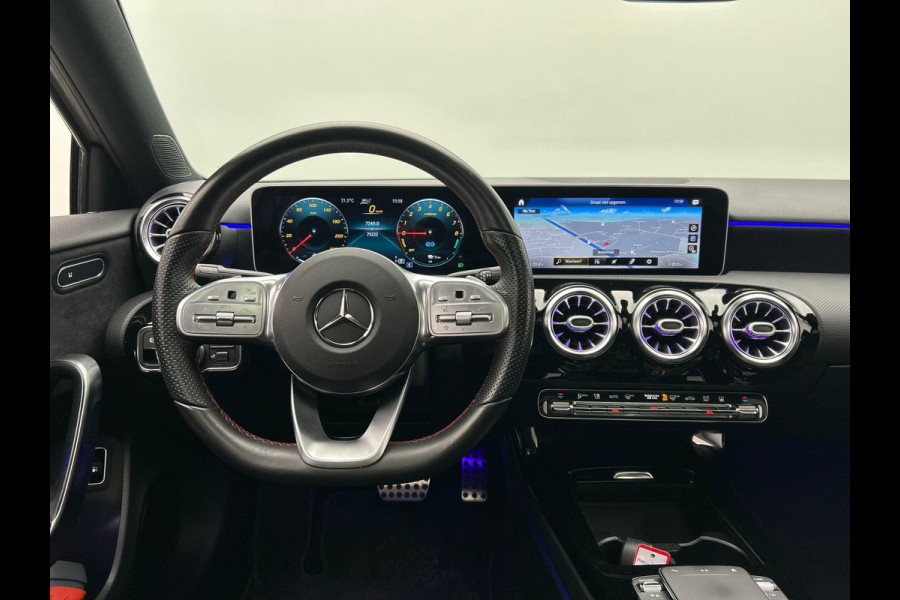 Mercedes-Benz A-Klasse 250 e AMG | Widescreen | Carplay Adaptive-cruise Panoramadak Stoelverwarming Camera Sfeerverlichting