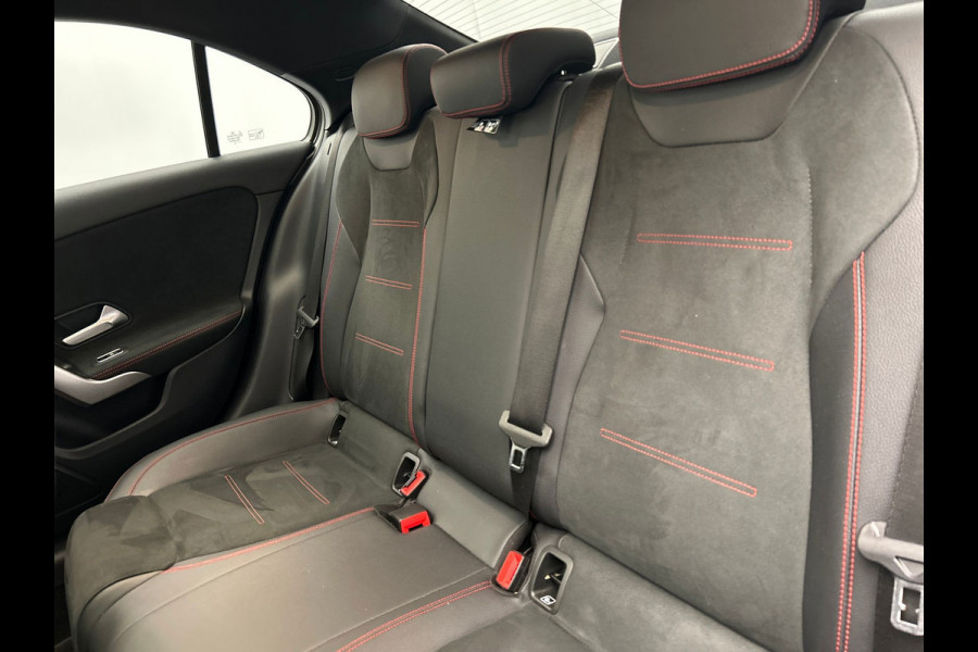 Mercedes-Benz A-Klasse 250 e AMG | Widescreen | Carplay Adaptive-cruise Panoramadak Stoelverwarming Camera Sfeerverlichting