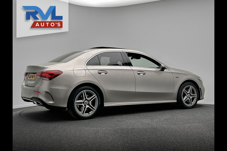 Mercedes-Benz A-Klasse 250 e AMG | Widescreen | Carplay Adaptive-cruise Panoramadak Stoelverwarming Camera Sfeerverlichting