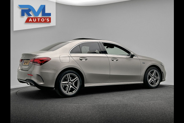 Mercedes-Benz A-Klasse 250 e AMG | Widescreen | Carplay Adaptive-cruise Panoramadak Stoelverwarming Camera Sfeerverlichting