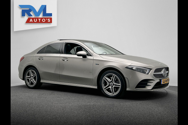 Mercedes-Benz A-Klasse 250 e AMG | Widescreen | Carplay Adaptive-cruise Panoramadak Stoelverwarming Camera Sfeerverlichting