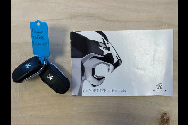 Peugeot e-2008 EV GT-LINE 50 kWh|1/2 LEDER|NAVIGATIE|ANDROID AUTO/APPLE CARPLAY|CAMERA(360)|CRUISE+CLIMATE CONTROL|LANE-ASSIST|PDC