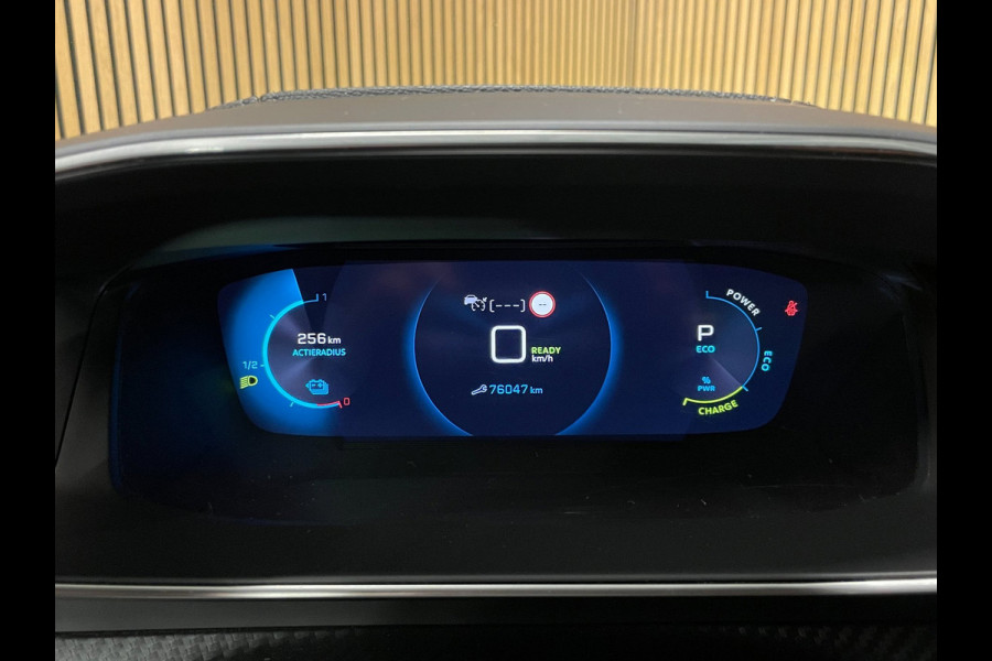 Peugeot e-2008 EV GT-LINE 50 kWh|1/2 LEDER|NAVIGATIE|ANDROID AUTO/APPLE CARPLAY|CAMERA(360)|CRUISE+CLIMATE CONTROL|LANE-ASSIST|PDC