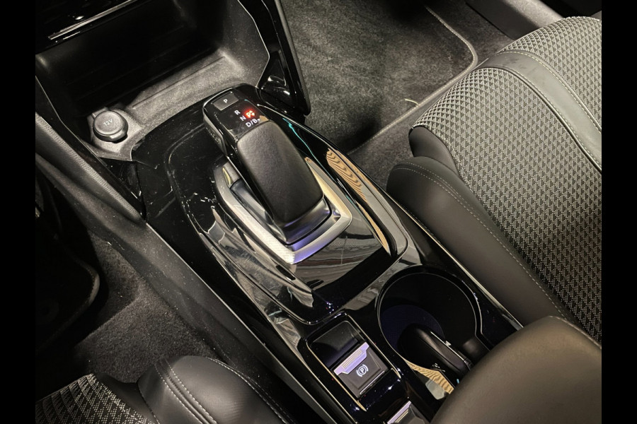 Peugeot e-2008 EV GT-LINE 50 kWh|1/2 LEDER|NAVIGATIE|ANDROID AUTO/APPLE CARPLAY|CAMERA(360)|CRUISE+CLIMATE CONTROL|LANE-ASSIST|PDC