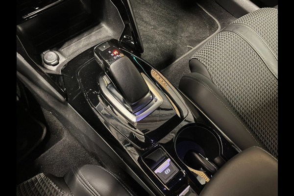 Peugeot e-2008 EV GT-LINE 50 kWh|1/2 LEDER|NAVIGATIE|ANDROID AUTO/APPLE CARPLAY|CAMERA(360)|CRUISE+CLIMATE CONTROL|LANE-ASSIST|PDC