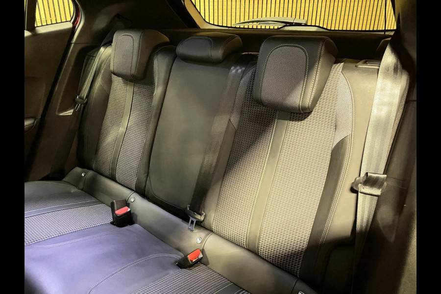 Peugeot e-2008 EV GT-LINE 50 kWh|1/2 LEDER|NAVIGATIE|ANDROID AUTO/APPLE CARPLAY|CAMERA(360)|CRUISE+CLIMATE CONTROL|LANE-ASSIST|PDC