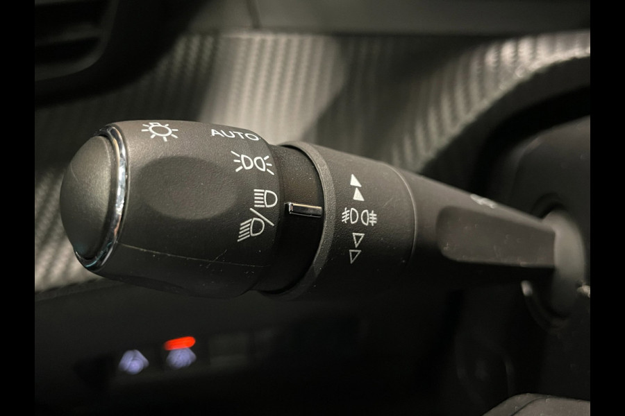 Peugeot e-2008 EV GT-LINE 50 kWh|1/2 LEDER|NAVIGATIE|ANDROID AUTO/APPLE CARPLAY|CAMERA(360)|CRUISE+CLIMATE CONTROL|LANE-ASSIST|PDC