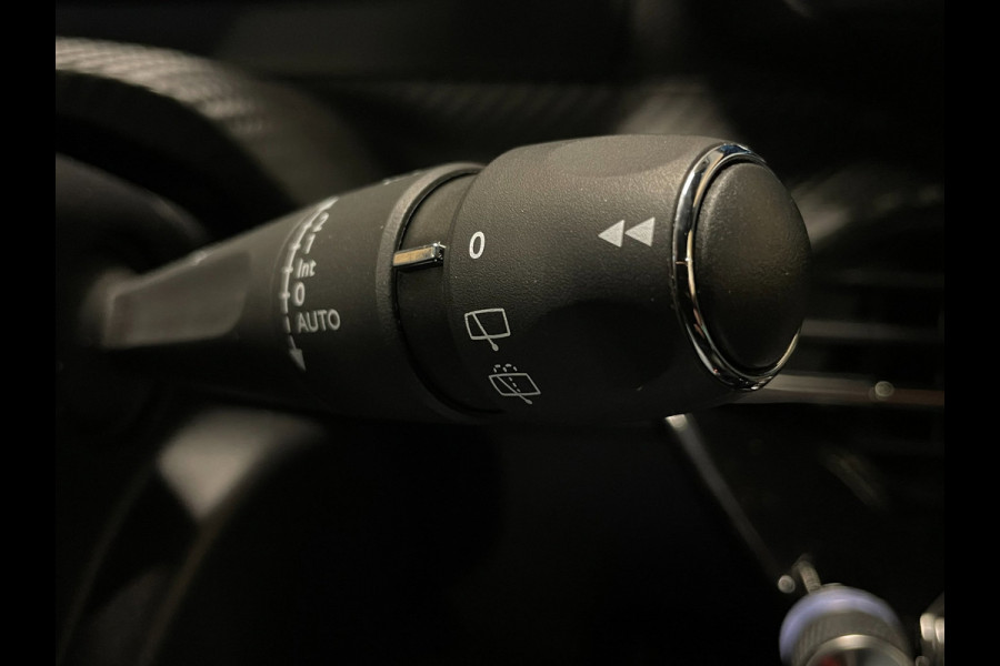 Peugeot e-2008 EV GT-LINE 50 kWh|1/2 LEDER|NAVIGATIE|ANDROID AUTO/APPLE CARPLAY|CAMERA(360)|CRUISE+CLIMATE CONTROL|LANE-ASSIST|PDC