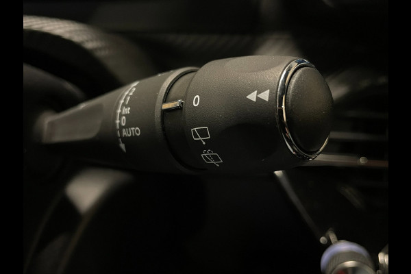 Peugeot e-2008 EV GT-LINE 50 kWh|1/2 LEDER|NAVIGATIE|ANDROID AUTO/APPLE CARPLAY|CAMERA(360)|CRUISE+CLIMATE CONTROL|LANE-ASSIST|PDC