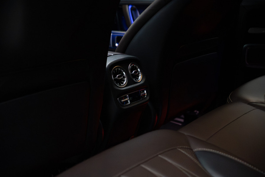 Mercedes-Benz G-Klasse 63 Navi Burmester Leer 360 Camera PTS Massage Schuif (kantel) dak Memory seats Stoelventilatie Stoelverwarming Climate voor en achter Distronic+ Trekhaak