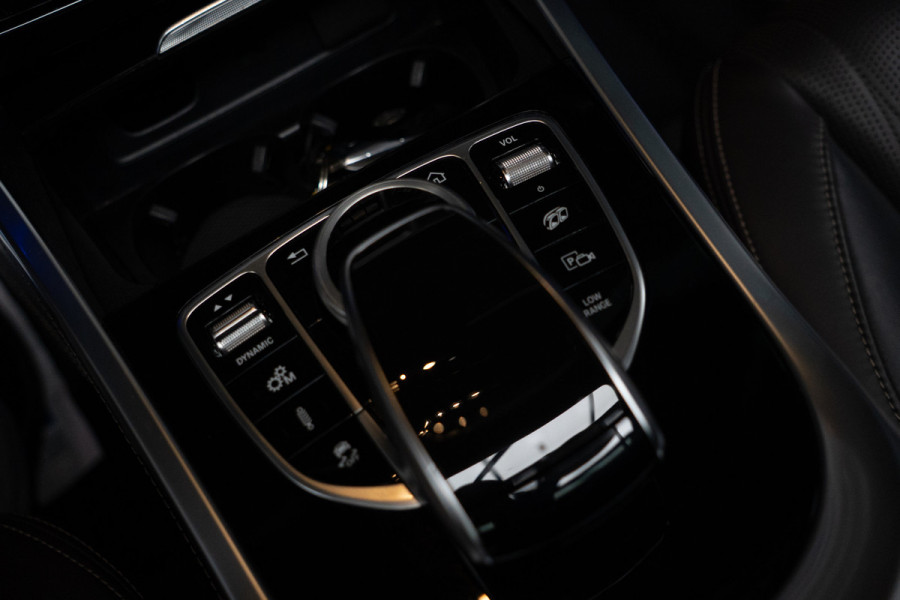 Mercedes-Benz G-Klasse 63 Navi Burmester Leer 360 Camera PTS Massage Schuif (kantel) dak Memory seats Stoelventilatie Stoelverwarming Climate voor en achter Distronic+ Trekhaak