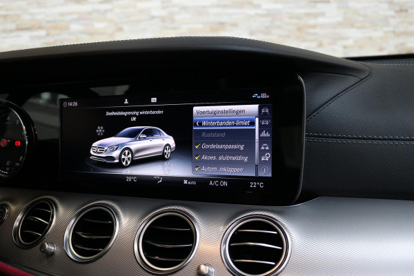 Mercedes-Benz E-Klasse 200 Business Solution AMG | PANO | SFEERVERLICHTING | LED | NL AUTO | NAP |
