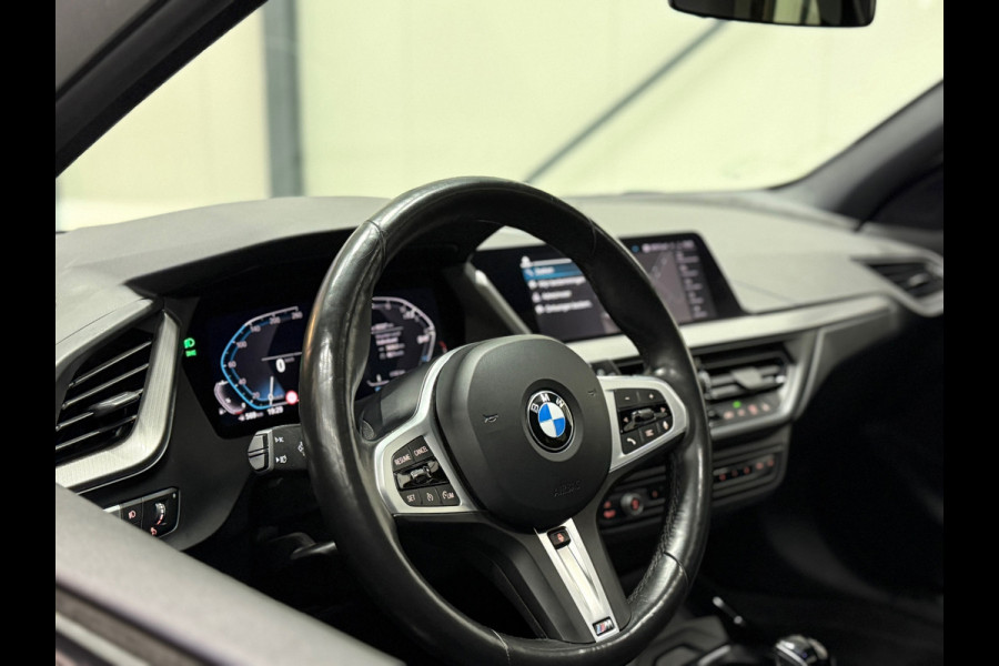 BMW 1-serie 118i High Exec M Sport Pano Led Acc Camera Navi Carplay Leder Stoel&stuurverw.