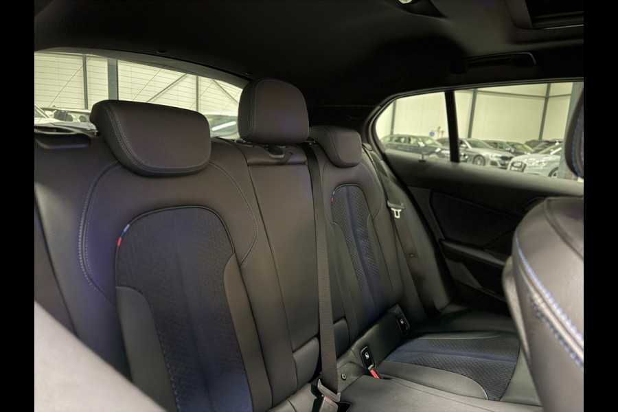 BMW 1-serie 118i High Exec M Sport Pano Led Acc Camera Navi Carplay Leder Stoel&stuurverw.