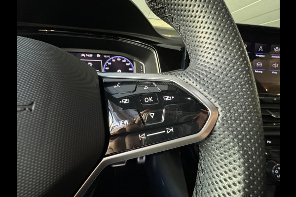 Volkswagen T-Roc 1.5 TSI R-Line Keyless|Camera|IQ|ACC|CarPlay