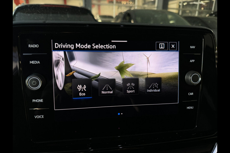 Volkswagen T-Roc 1.5 TSI R-Line Keyless|Camera|IQ|ACC|CarPlay