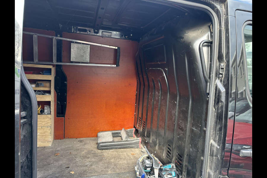 Renault Master T35 2.3 dCi 135 L1H1