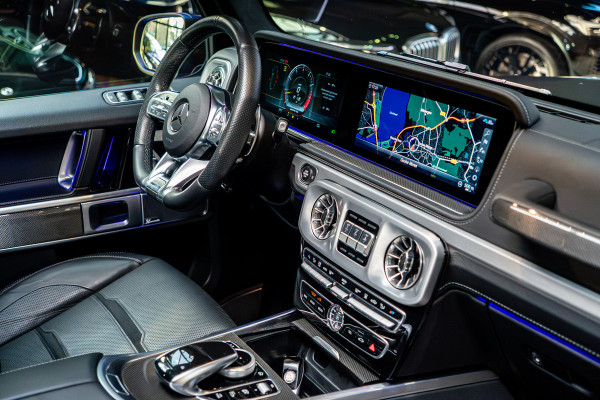 Mercedes-Benz G-Klasse 63 Navi Burmester Leer 360 Camera PTS Open dak Massage Distronic+ Memory seats Stoelventilatie Stoelverwarming Climate voor & achter Trekhaak