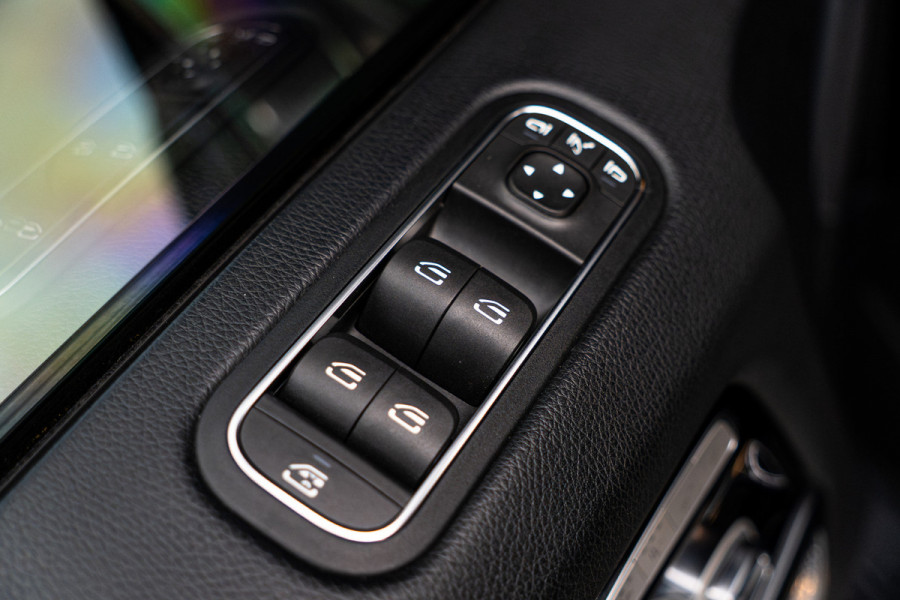 Mercedes-Benz G-Klasse 63 Navi Burmester Leer 360 Camera PTS Open dak Massage Distronic+ Memory seats Stoelventilatie Stoelverwarming Climate voor & achter Trekhaak