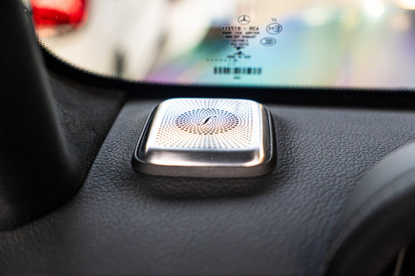 Mercedes-Benz G-Klasse 63 Navi Burmester Leer 360 Camera PTS Open dak Massage Distronic+ Memory seats Stoelventilatie Stoelverwarming Climate voor & achter Trekhaak