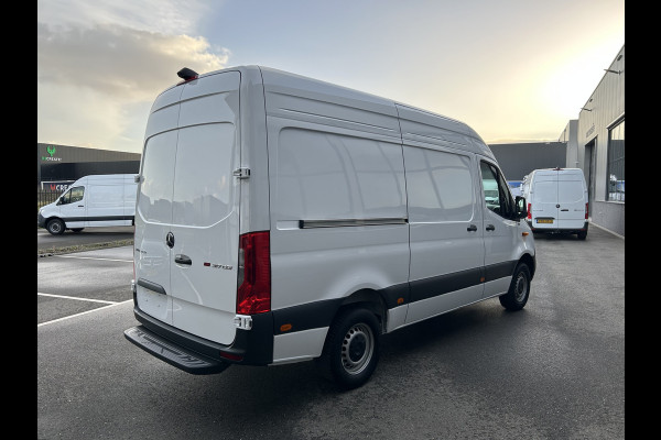 Mercedes-Benz Sprinter 317 CDI L2 H2 Pro Facelift / MBUX / Navigatie / Camera / Cruise control / Airco / 270 Graden achterdeuren