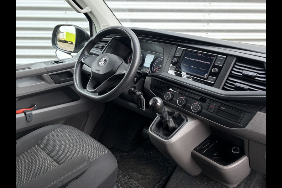Volkswagen Transporter 2.0 TDI L1H1 Trekhaak Carplay Sensoren Voorruitverwarming Airco