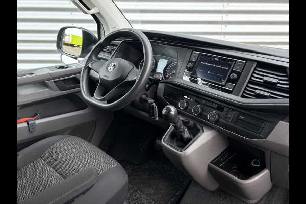 Volkswagen Transporter 2.0 TDI L1H1 Trekhaak Carplay Sensoren Voorruitverwarming Airco