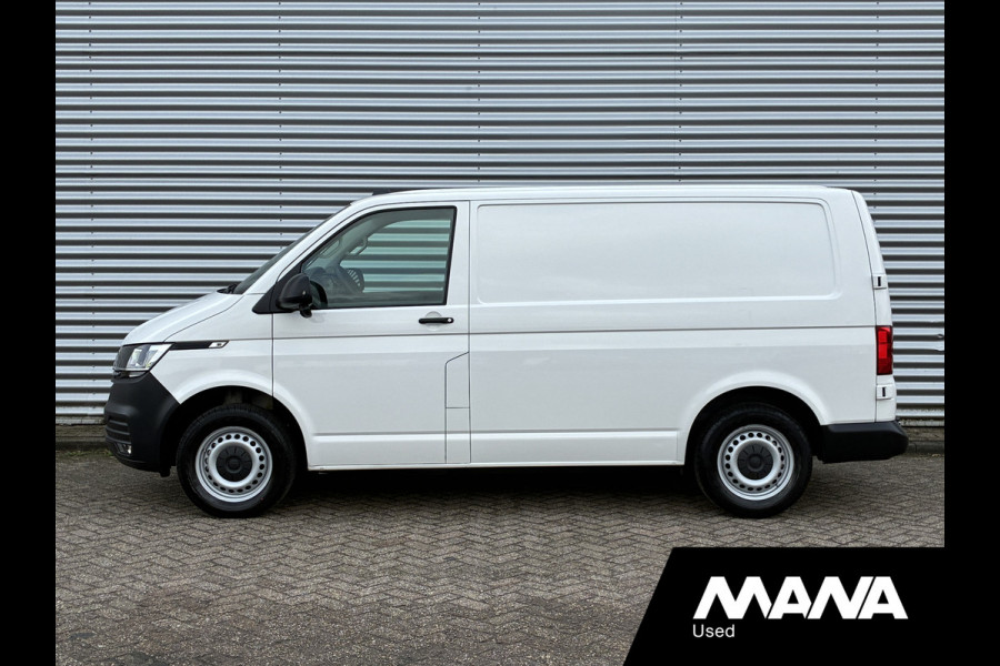 Volkswagen Transporter 2.0 TDI L1H1 Trekhaak Carplay Sensoren Voorruitverwarming Airco