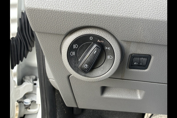 Volkswagen Transporter 2.0 TDI L1H1 Trekhaak Carplay Sensoren Voorruitverwarming Airco